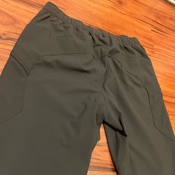 Peter Millar Men's Calgary Action-Stretch Training Pants - Picture 5 of 13